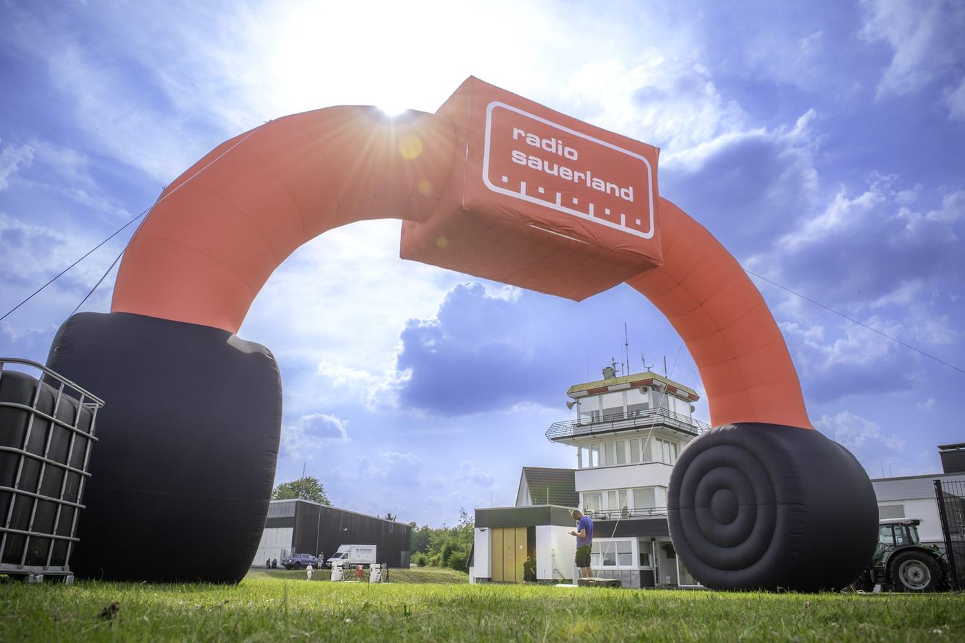 Open-Air-Kino am Flugplatz Meschede-Schüren: Radio Sauerland schafft ein Sommer-Highlight mit region – Bild 3 von 12, Unternehmen | Westfunk