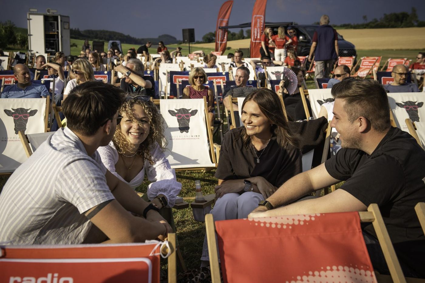 Open-Air-Kino am Flugplatz Meschede-Schüren: Radio Sauerland schafft ein Sommer-Highlight mit region – Bild 4 von 12, Unternehmen | Westfunk