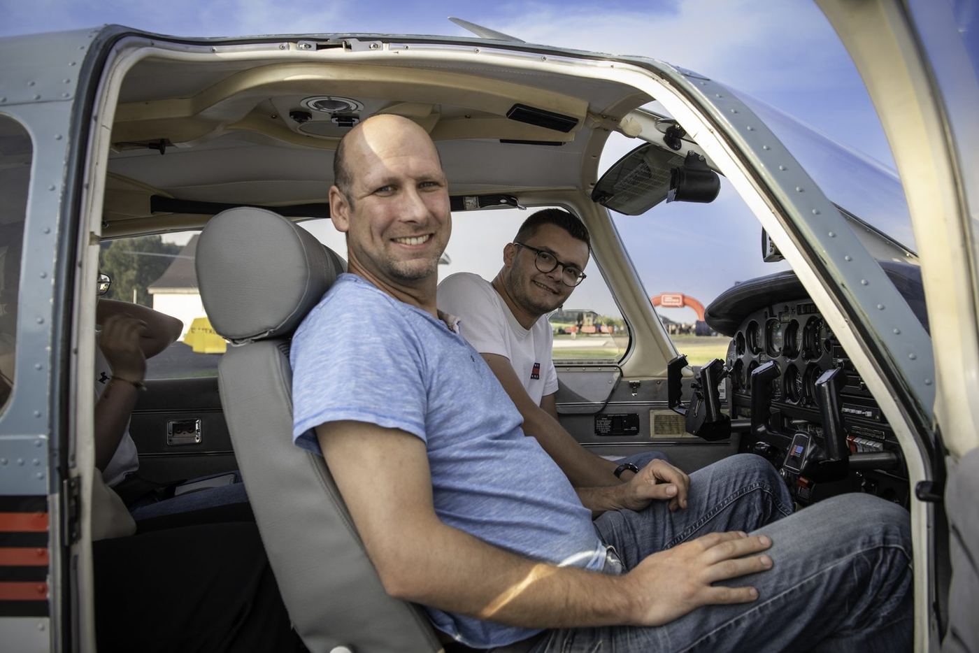 Open-Air-Kino am Flugplatz Meschede-Schüren: Radio Sauerland schafft ein Sommer-Highlight mit region – Bild 8 von 12, Unternehmen | Westfunk