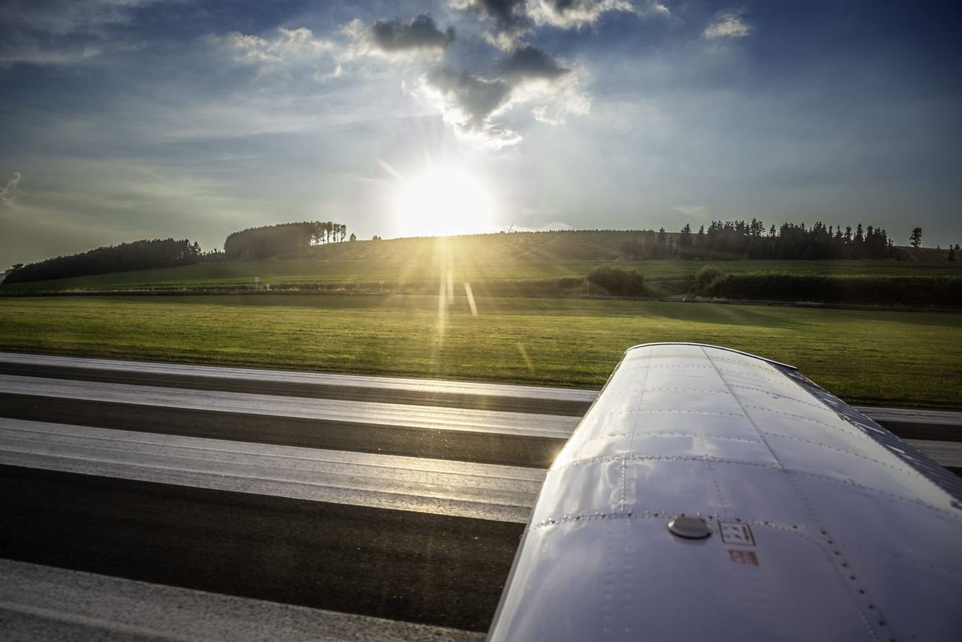 Open-Air-Kino am Flugplatz Meschede-Schüren: Radio Sauerland schafft ein Sommer-Highlight mit region – Bild 9 von 12, Unternehmen | Westfunk