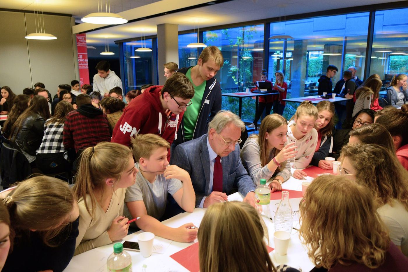Während der Live-Sendung von Radio Essen wurde abgestimmt, wer der coolste Lehrer der Stadt ist. Foto: Radio Essen