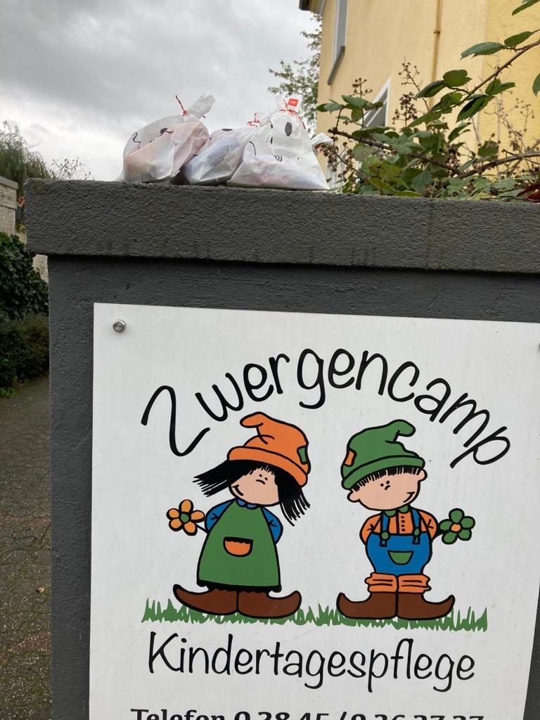 Die Kindertagespflege Zwergencamp hat ebenfalls ein paar Geister, gefüllt mit Süßigkeiten, erhalten.
